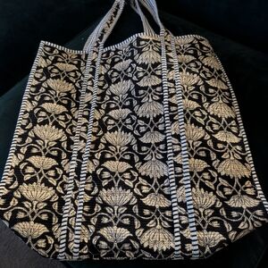 Black & Cream Floral Tote Bag - Stylish Everyday Handbag